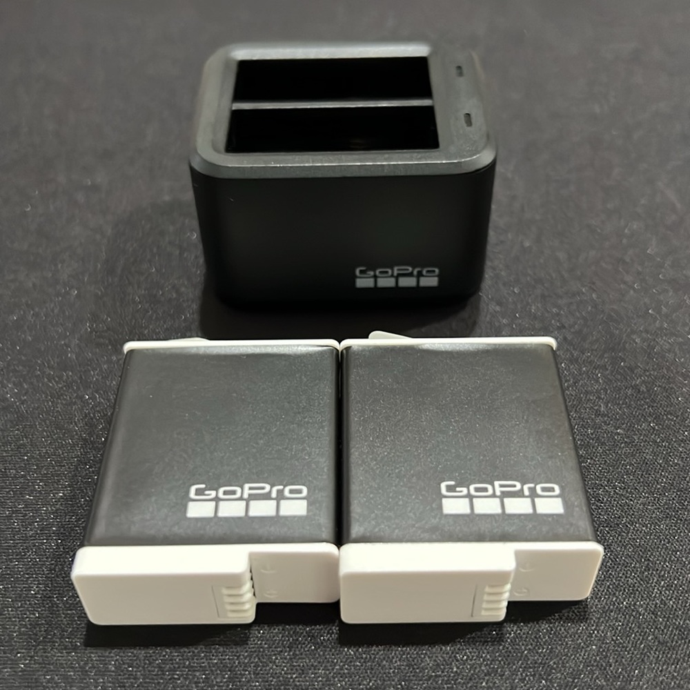 Gopro Dual Battery Charger+ 2  Gopro Enduro Batteries